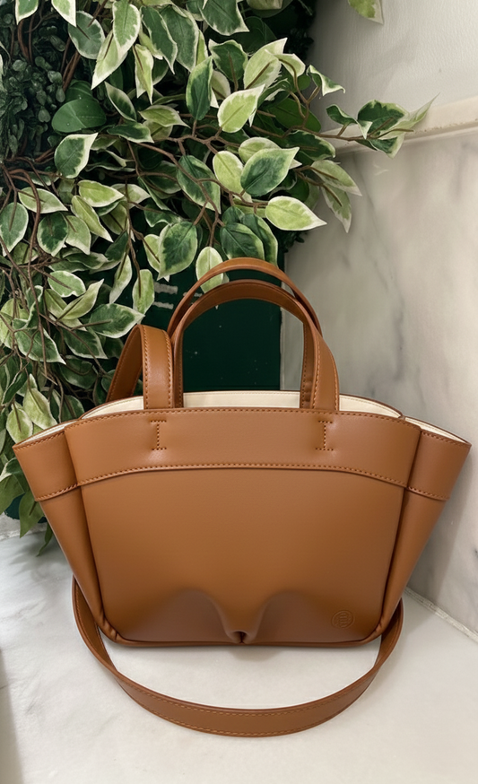 شنطة يد نسائية بتصميم عصري - جلد أصلي بلمسة مميزة - جملى